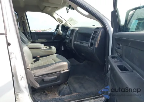 2017 Ram 1500 Tradesman 4X2 6'4 Box из США, поврежденный, VIN 1C6RR6FG8HS693511